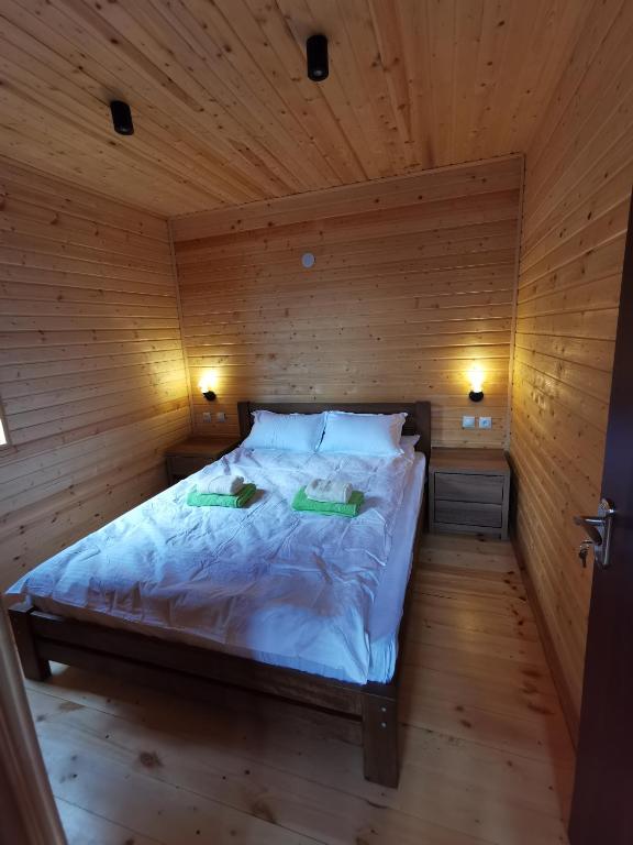 Postel nebo postele na pokoji v ubytování Heshkili Cottages