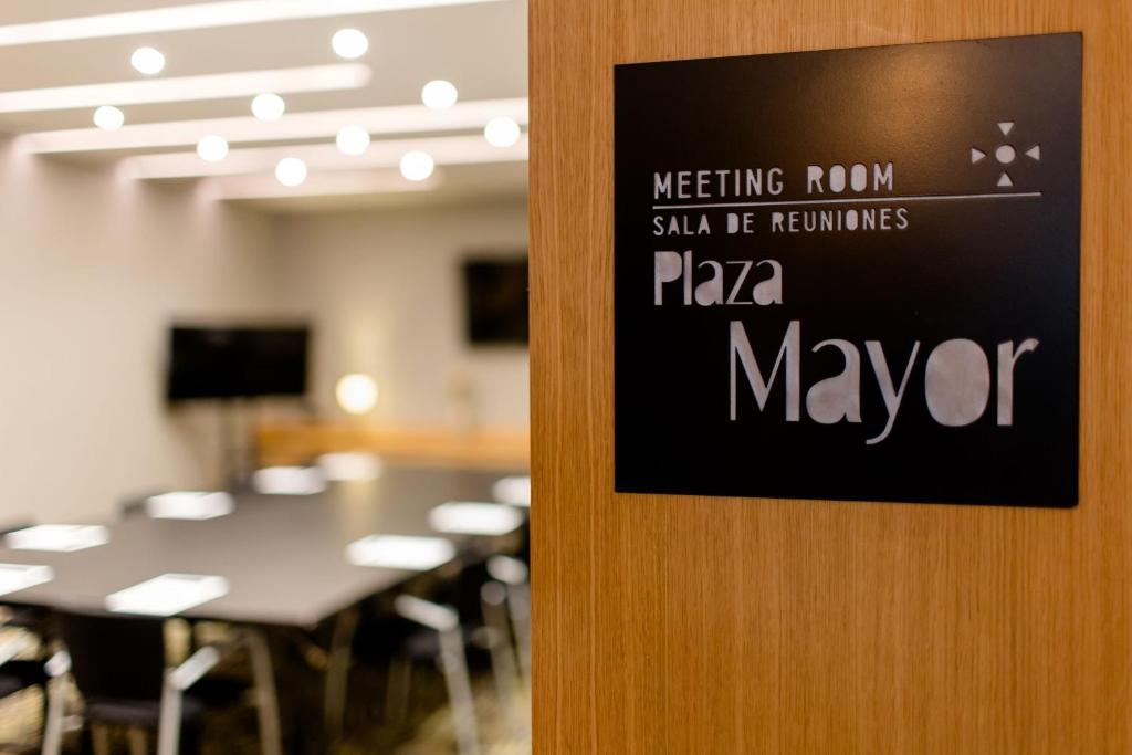 Motel One Madrid-Plaza de España - Resim 12