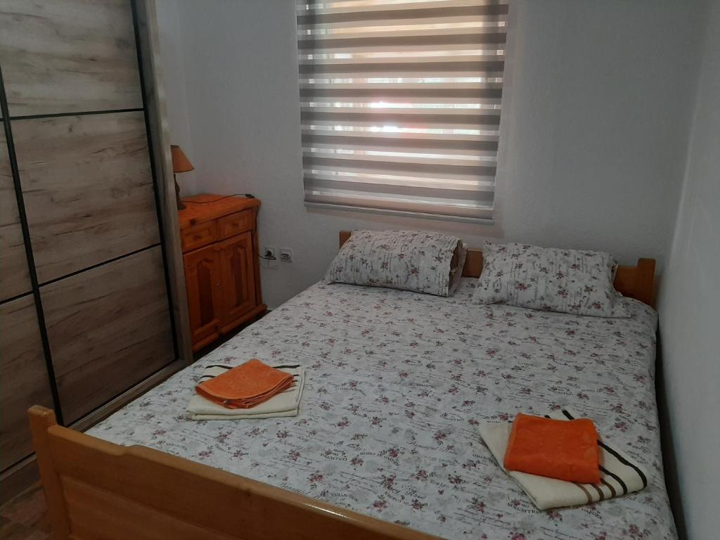 Postel nebo postele na pokoji v ubytování Apartments And Rooms Gold