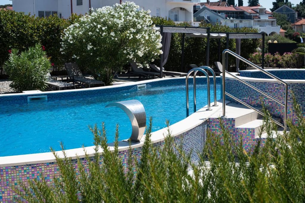 Bazén v ubytování Hotel Petrčane nebo v jeho okolí