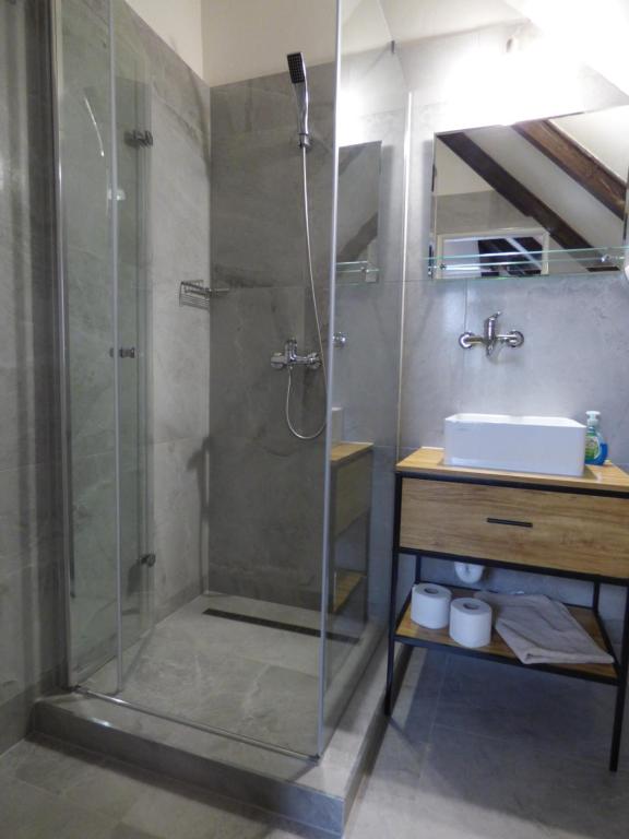 Koupelna v ubytování Hotel Svornost