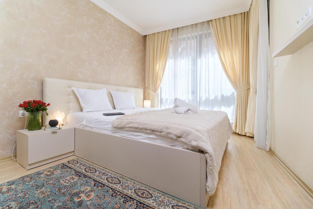 Postel nebo postele na pokoji v ubytování Chic Luxury Escape Close to Kapana Area