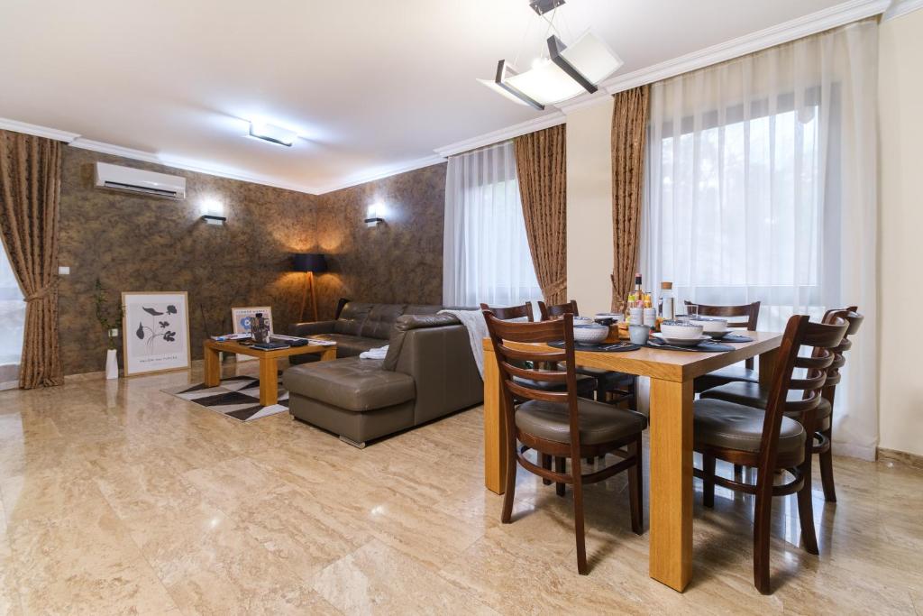 Posezení v ubytování Chic Luxury Escape Close to Kapana Area