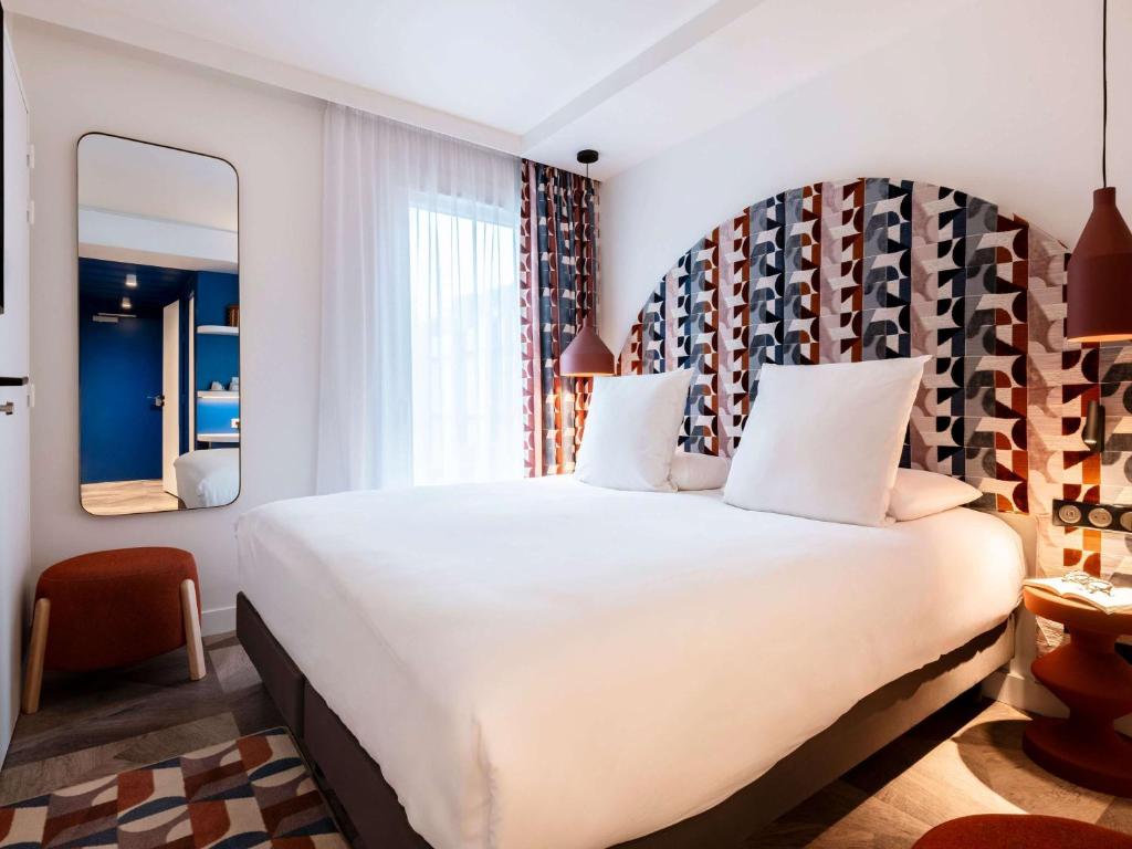 Postel nebo postele na pokoji v ubytování Mercure Quiberon Hotel