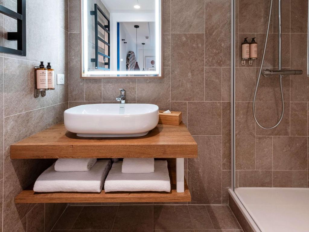 Koupelna v ubytování Mercure Quiberon Hotel