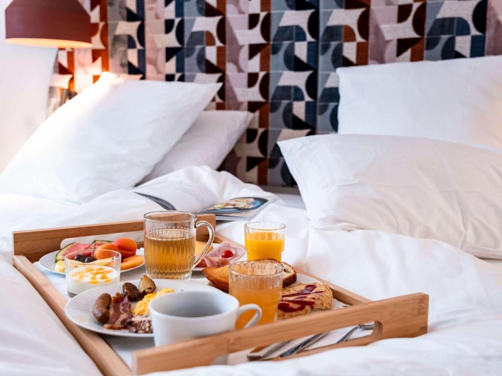Postel nebo postele na pokoji v ubytování Mercure Quiberon Hotel