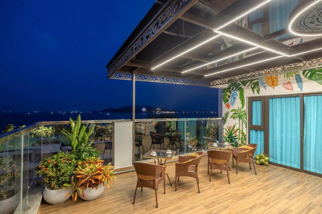 Oceanfront villa Nha Trang booking