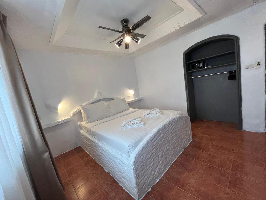 Big Boys' Bed & Burger - Patong Beach - Resim 40