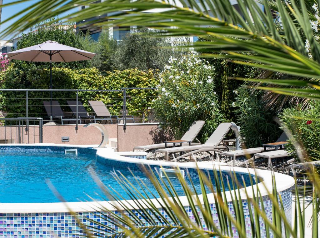 Bazén v ubytování Hotel Petrčane nebo v jeho okolí