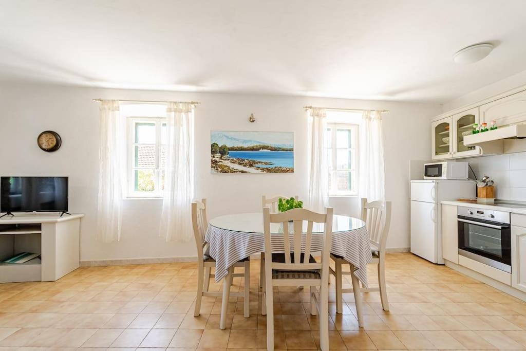 A cozinha ou cozinha compacta de Pinta Apartments