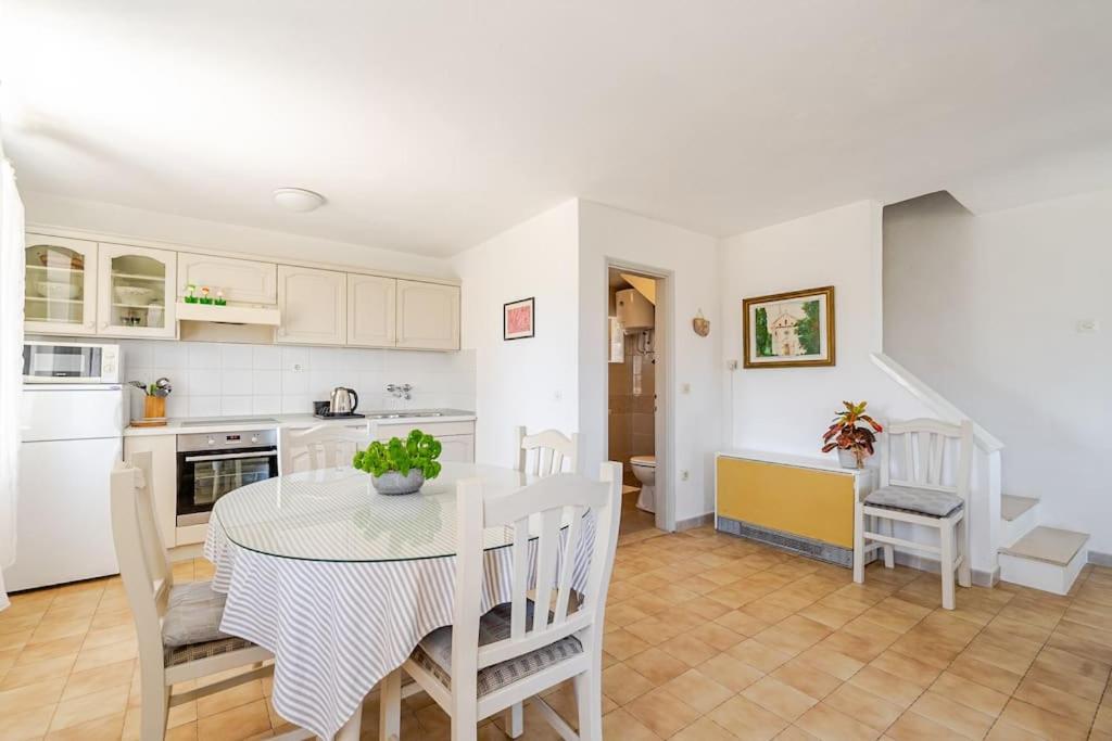 A cozinha ou cozinha compacta de Pinta Apartments