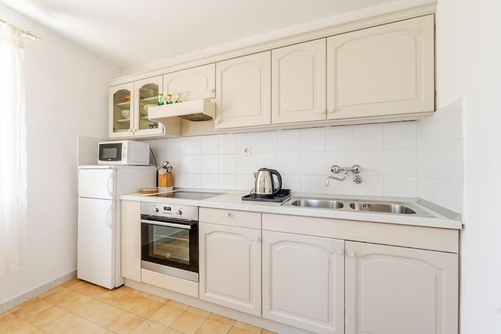 A cozinha ou cozinha compacta de Pinta Apartments