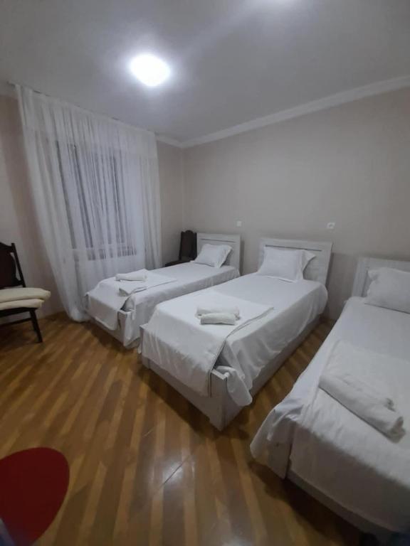 Postel nebo postele na pokoji v ubytování HOTEL LukaRabati