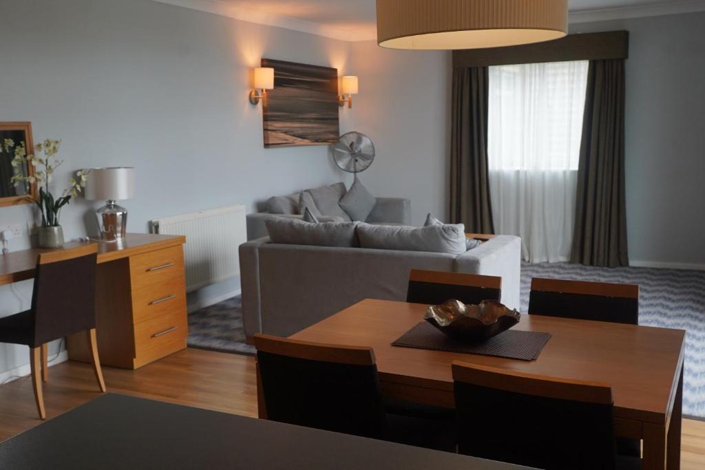 Posezení v ubytování De Vere Cotswold Water Park Apartments