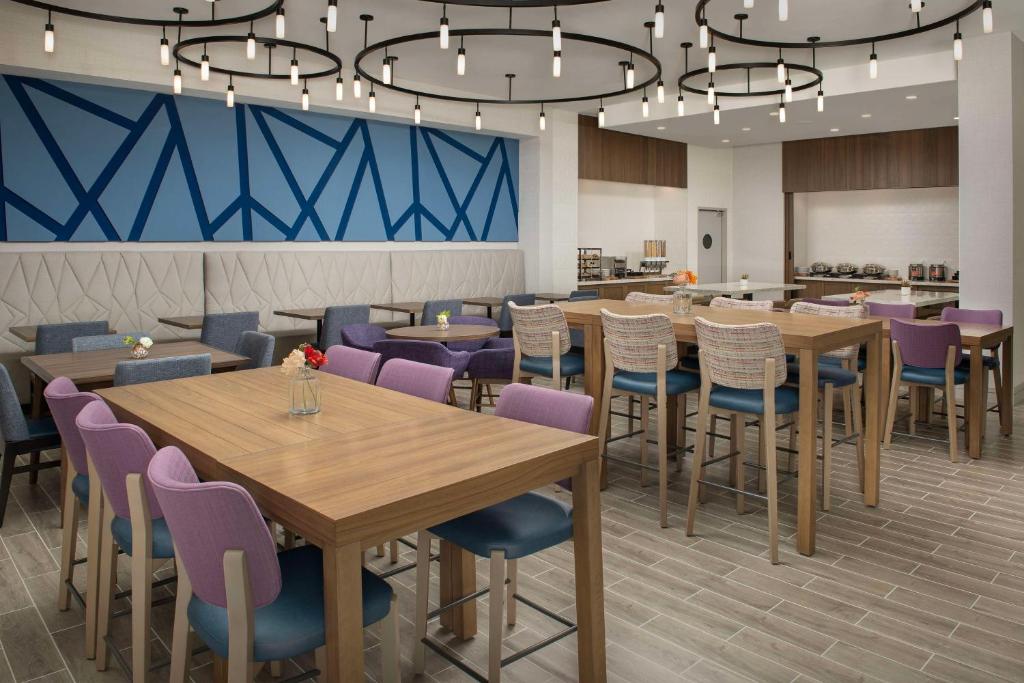 Hilton Garden Inn Pensacola Downtown photo