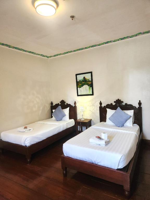 Postel nebo postele na pokoji v ubytování NSCC Hotel Vigan