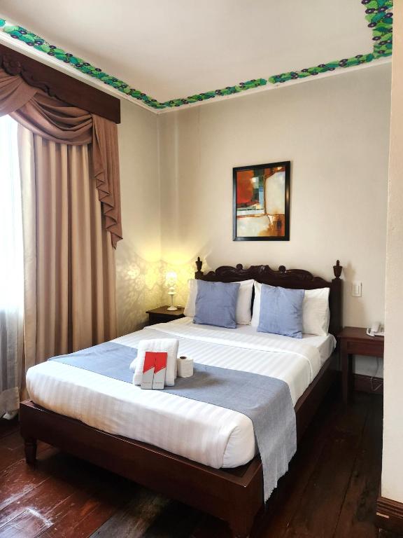 Postel nebo postele na pokoji v ubytování NSCC Hotel Vigan