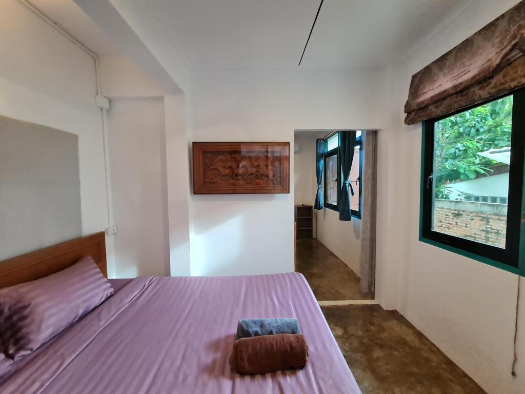 TepbunthomHouse Ayutthaya - Habitación Familiar Con Baño Privado