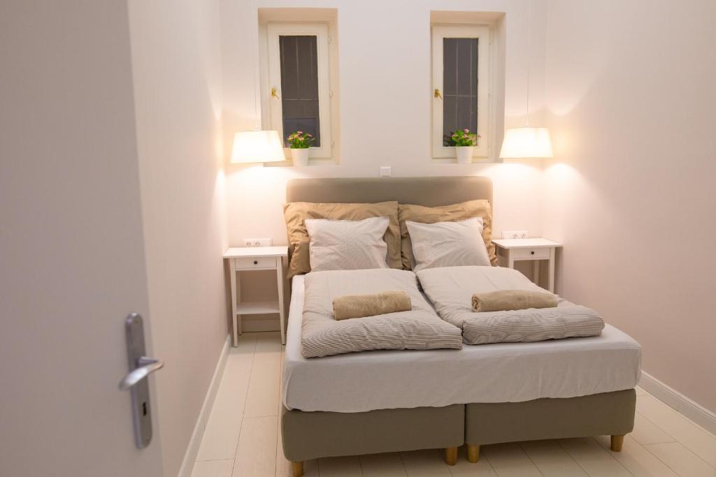 Hidden modern getaway with two bedroom behind Opera House 1065 Budapest, Lázár utca 9 kép - 1