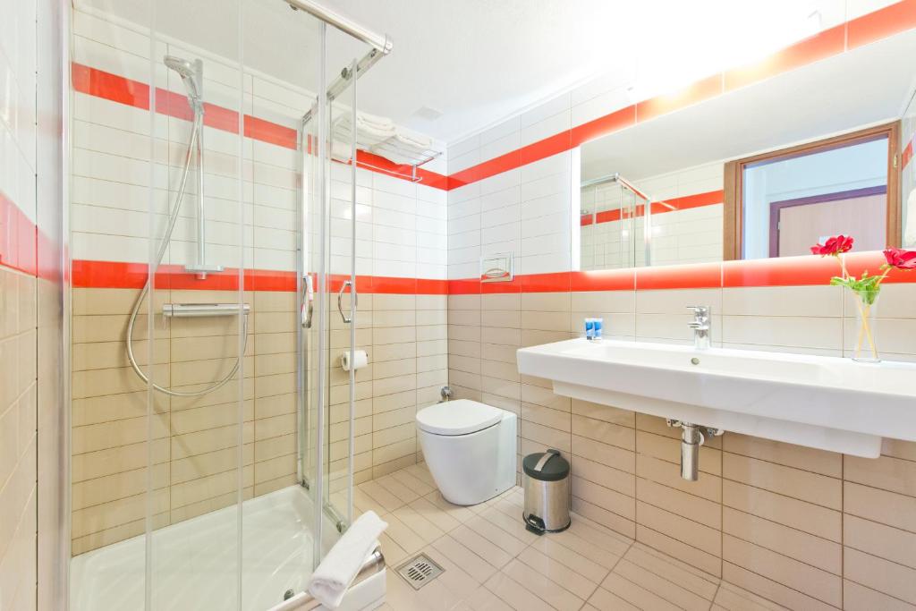 Koupelna v ubytování Esperia Hotel