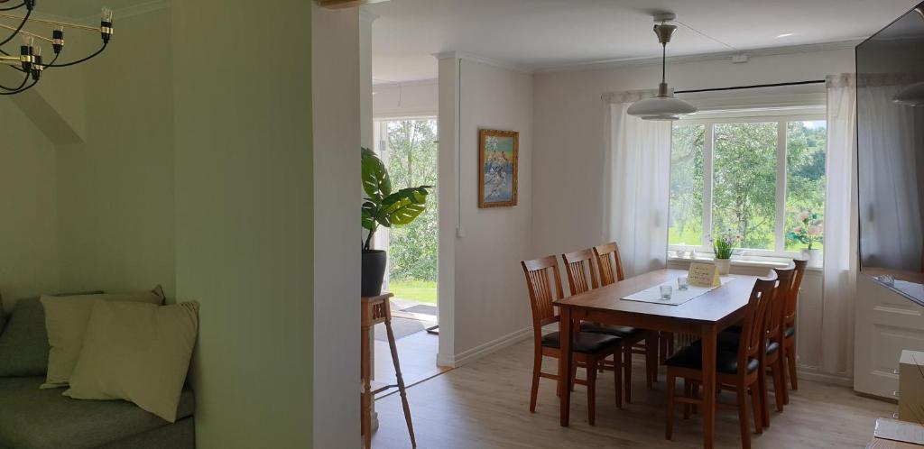 Posezení v ubytování Semesterhus Kymbo Jungfrugården 2