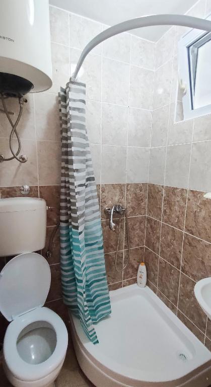 Koupelna v ubytování Zlatni Pijesak - Apartmani Čanj