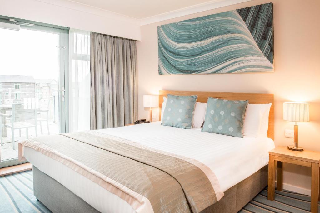Postel nebo postele na pokoji v ubytování De Vere Cotswold Water Park Apartments