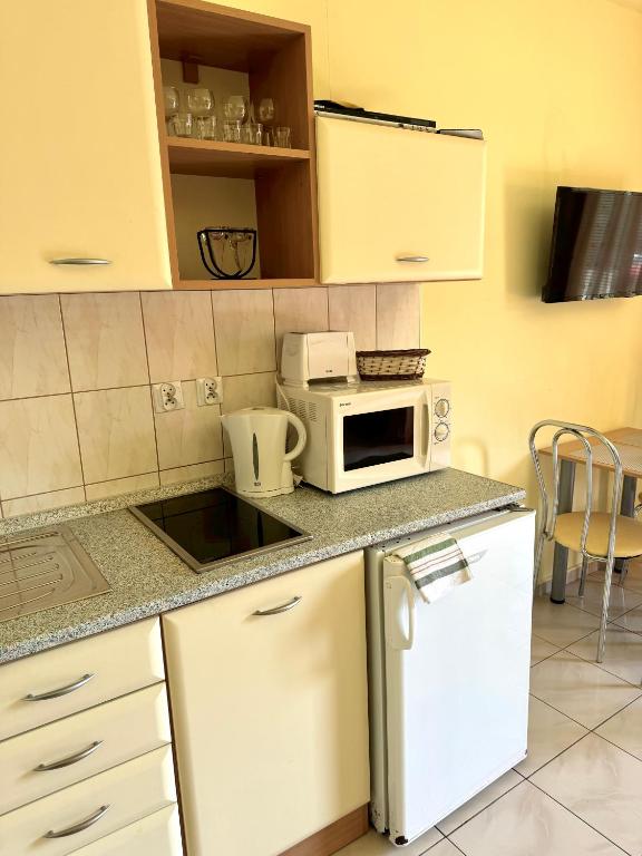 Kuchyň nebo kuchyňský kout v ubytování Apartmány Hawaii