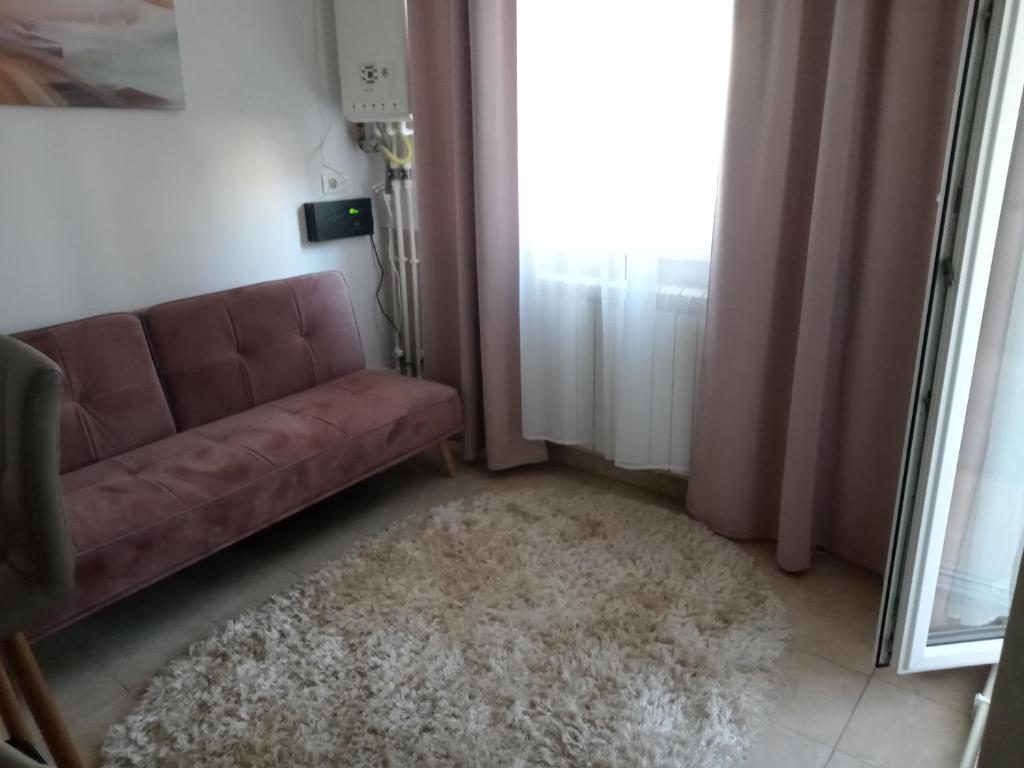 a living room with a couch and a rug at Casa del Mar in Eforie Nord