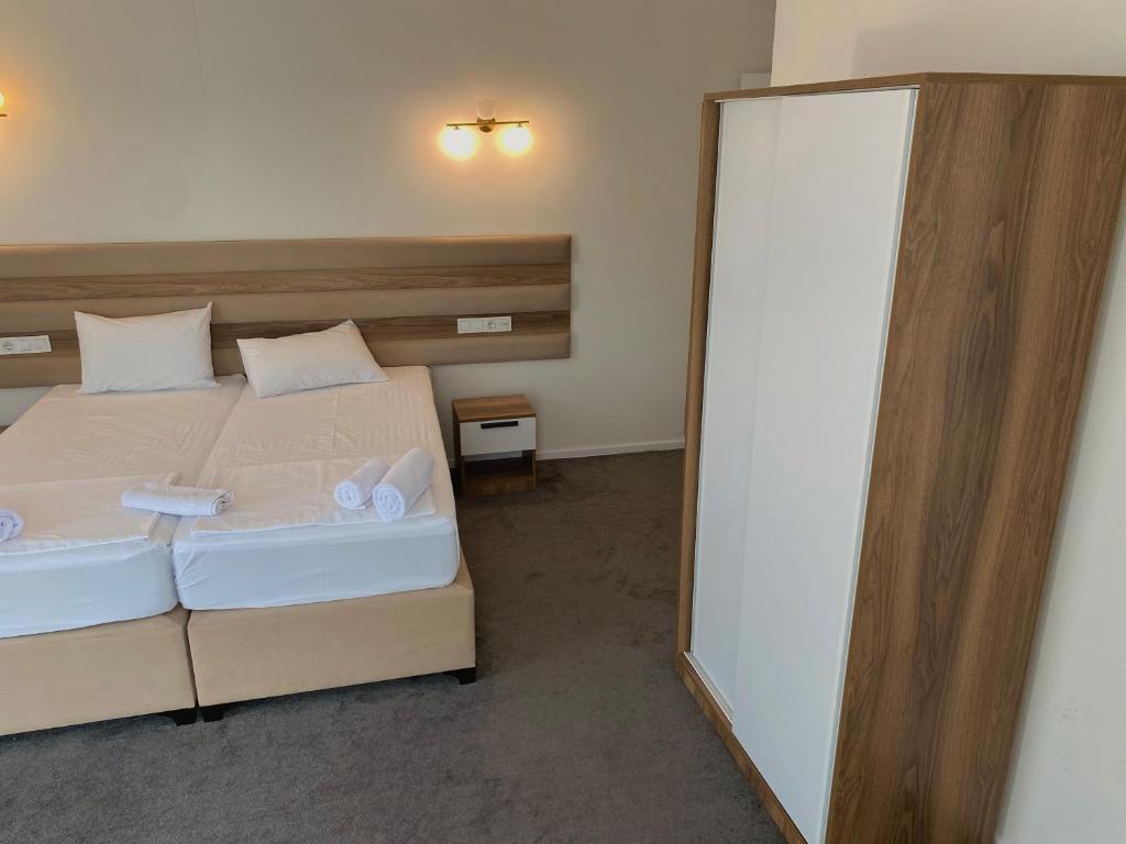 Postel nebo postele na pokoji v ubytování Royal Palace