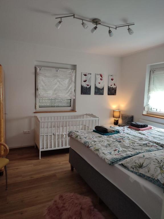 Postel nebo postele na pokoji v ubytování Globasnitzer Cottage