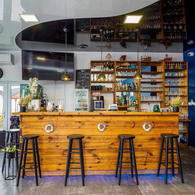 Lounge nebo bar v ubytování Zakatek Baltyku - domki nad morzem i jeziorem