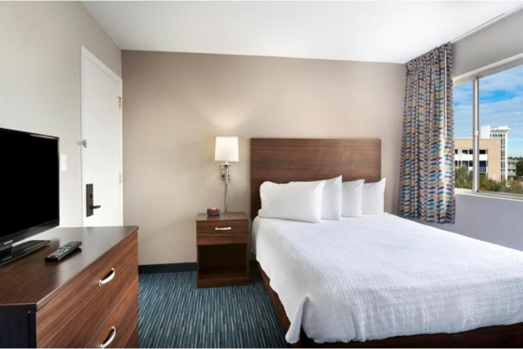 Breakers Resort Hotel - 