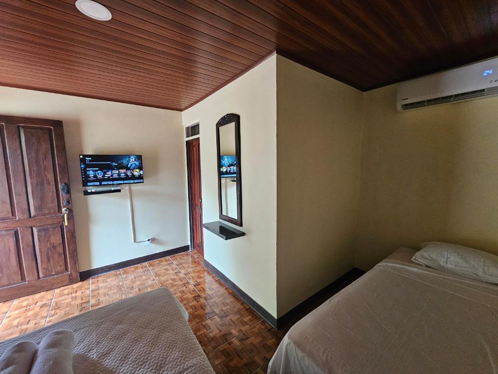 Postel nebo postele na pokoji v ubytování Hotel Luna Liberiana