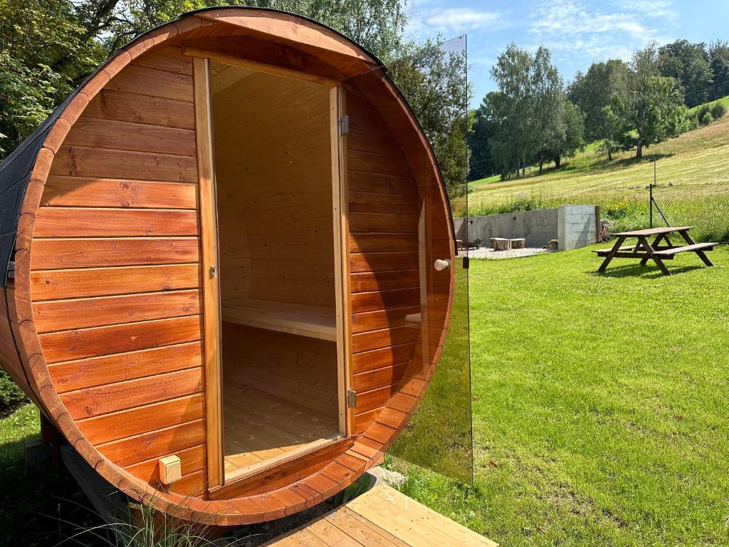 Aed väljaspool majutusasutust Apartmán na sjezdovce