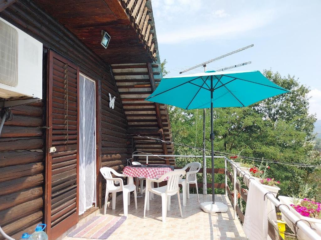 Balkón nebo terasa v ubytování Vikend kuća Nikolić