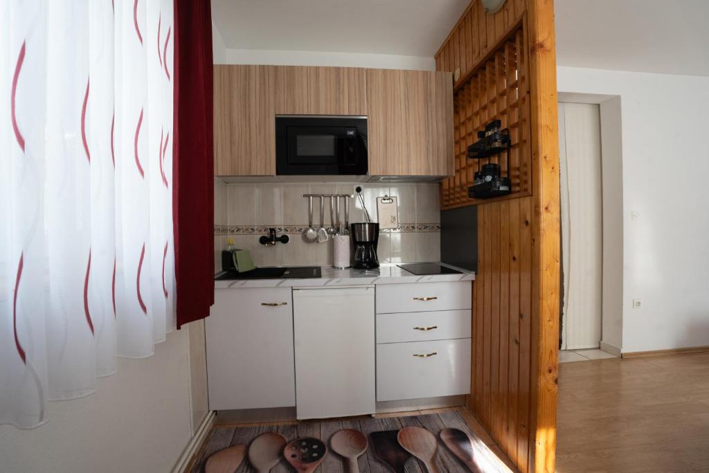 Kuchyňa alebo kuchynka v ubytovaní Apartment Familie Matovina