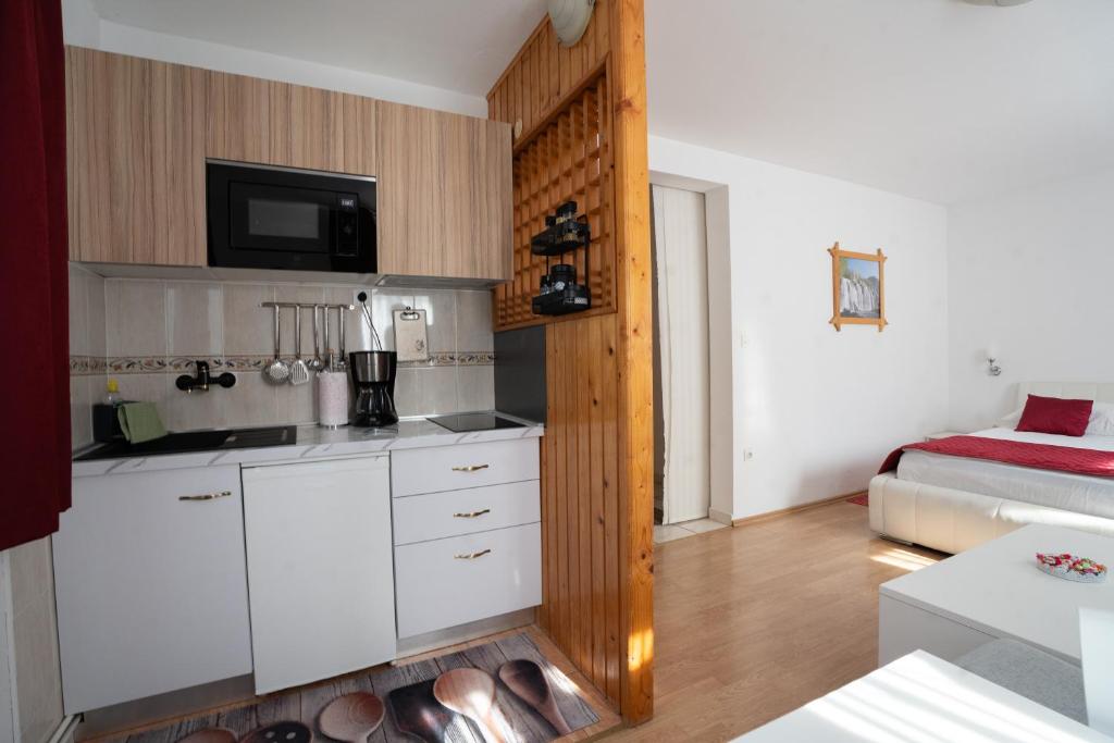 Kuchyňa alebo kuchynka v ubytovaní Apartment Familie Matovina