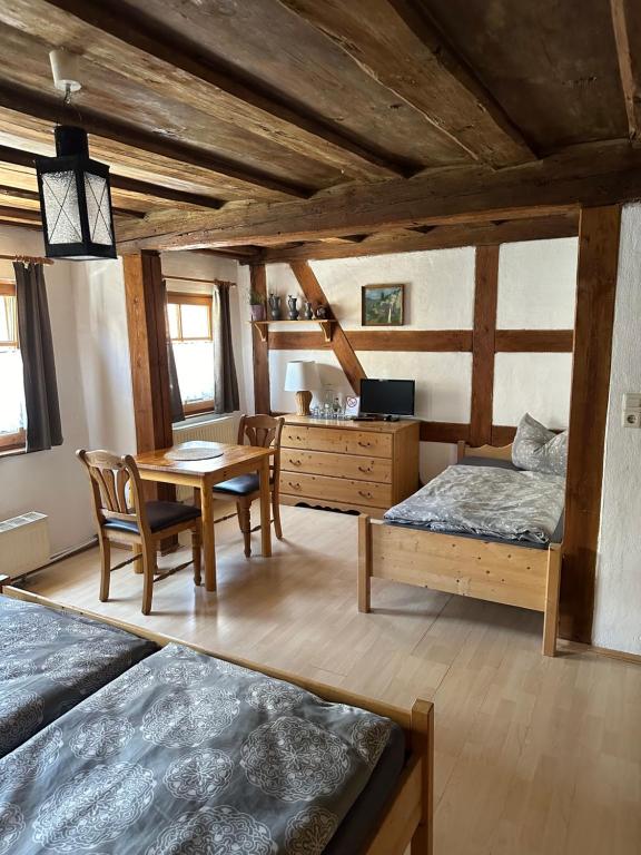 Altstadtpension Zirndorf - Habitación Triple Con Baño