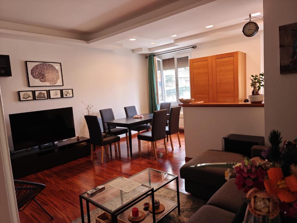 Quarto Piano - intero alloggio a Roma