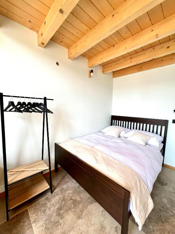Voodi või voodid majutusasutuse Glamping Zarja, Vipava Valley toas