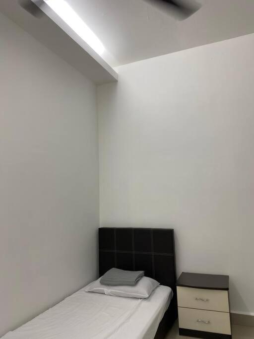 Postel nebo postele na pokoji v ubytování Homestay73 - Parit Raja