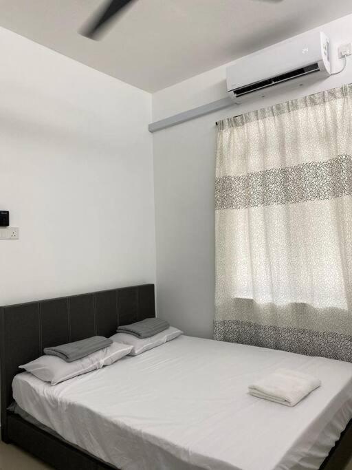 Postel nebo postele na pokoji v ubytování Homestay73 - Parit Raja