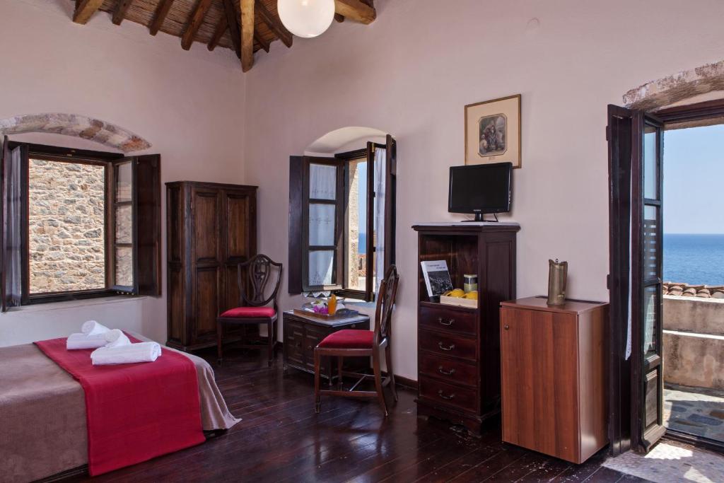 TV a/nebo společenská místnost v ubytování Byzantino Boutique Hotel