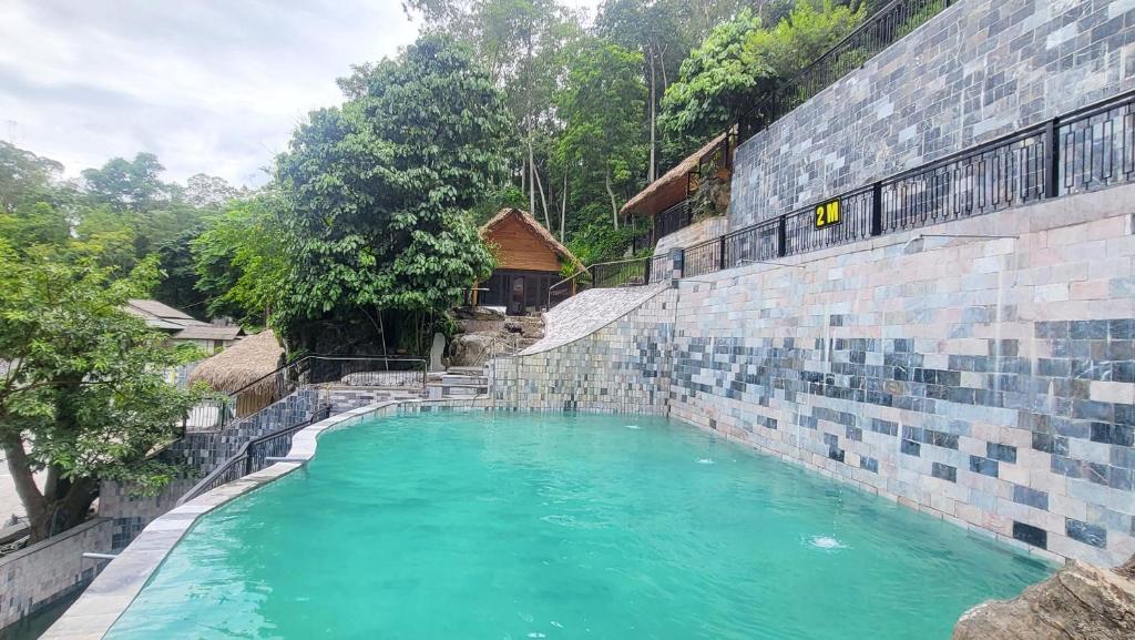 Hồ bơi trong/gần Lotus Premium Lodge - Lotus Group Tours