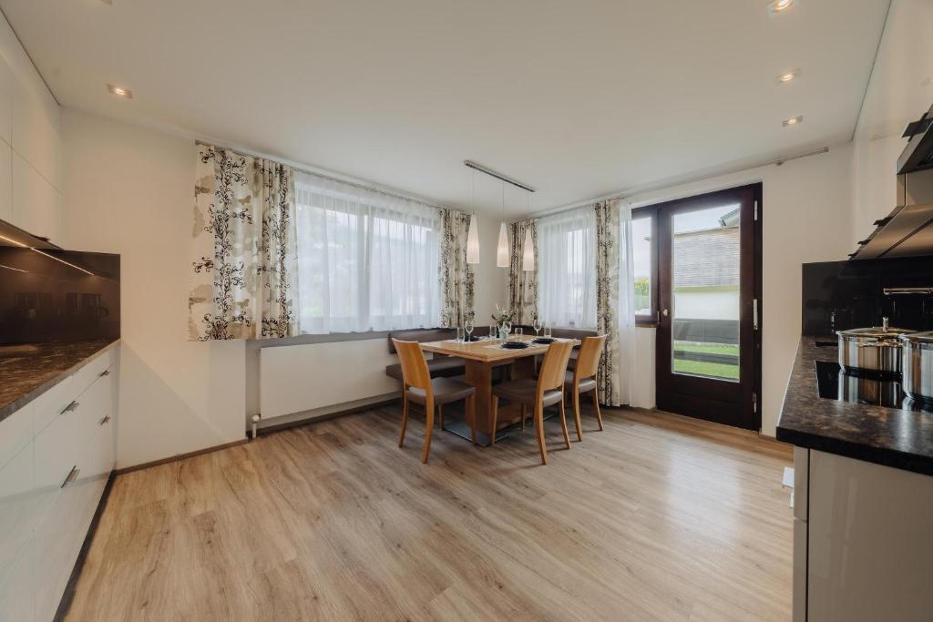 Kuchyň nebo kuchyňský kout v ubytování Peak View Appartements