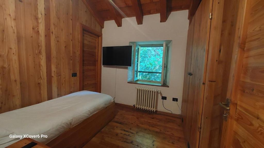 A bed or beds in a room at Ristorante Hotel Falchetto