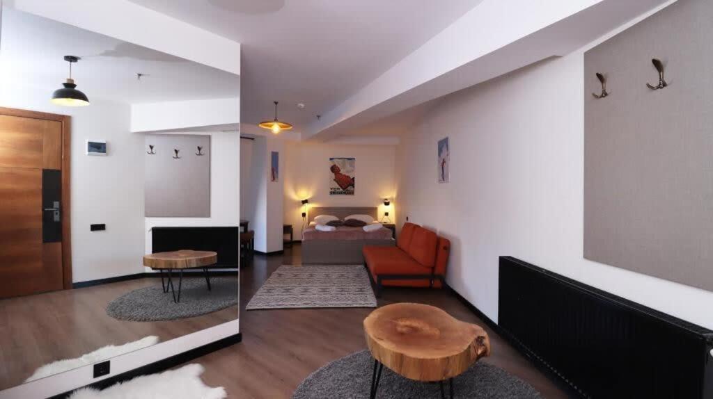 Posezení v ubytování 2 Room Apartment in Marshall Gudauri Project