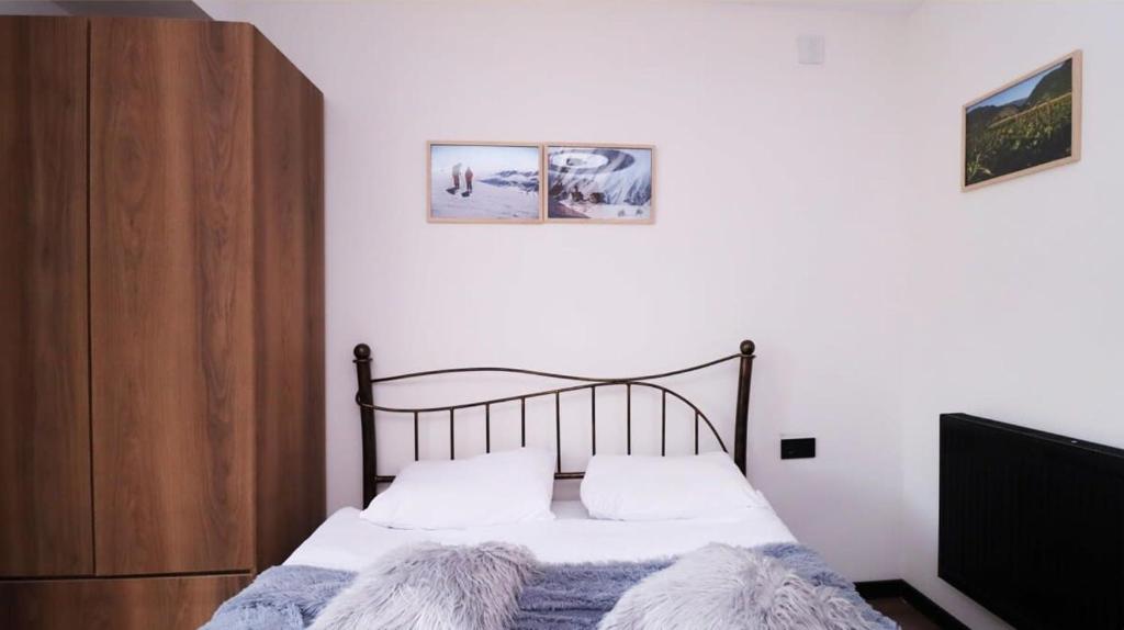 Postel nebo postele na pokoji v ubytování Bright Apartment in Marshall Gudauri