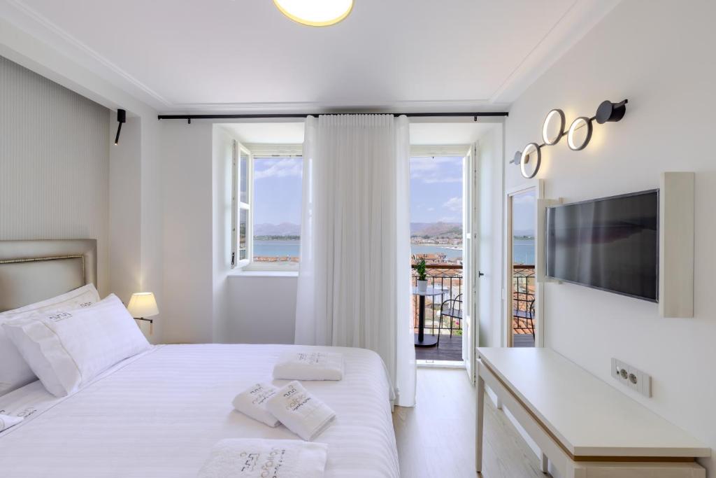 Postel nebo postele na pokoji v ubytování Nafplion Comfy Suites